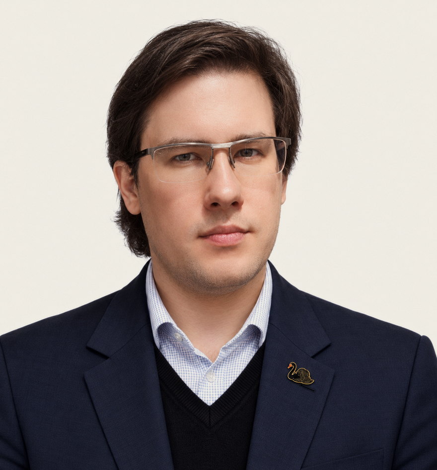 Иван Щербаков — младший партнёр юридического агентства «Чёрный Лебедь»